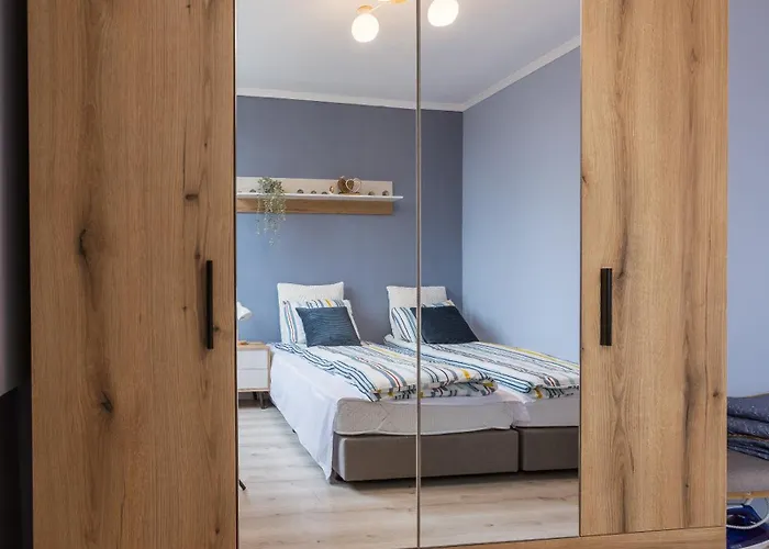 Happy Lazur * Μπουργκάς